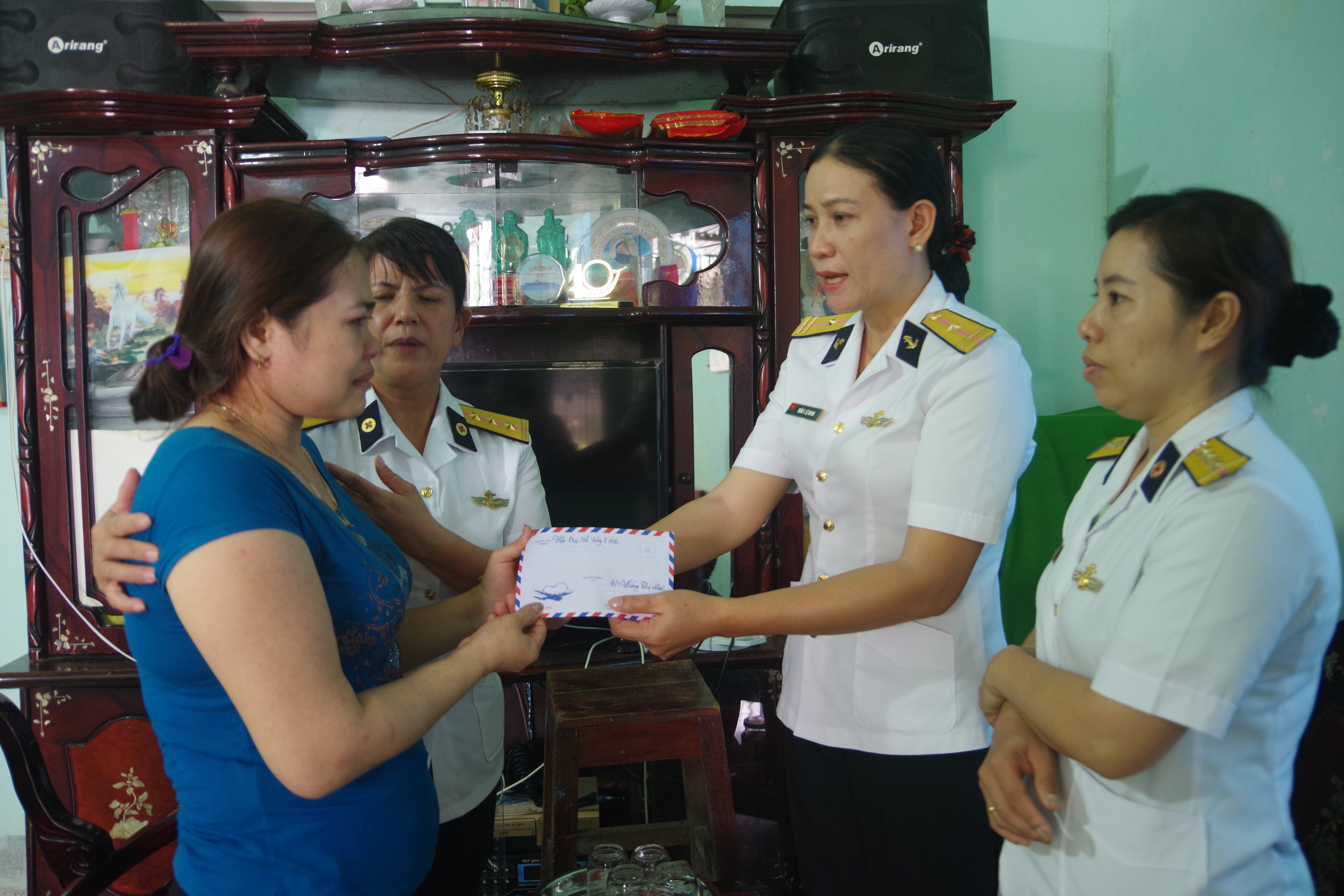 Hiệu quả từ mô hình “Nuôi heo đất tiết kiệm” của Hội Phụ nữ Vùng 5 Hải quân